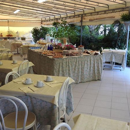 Hotel Grappolo D'Oro Pietrasanta Exterior foto