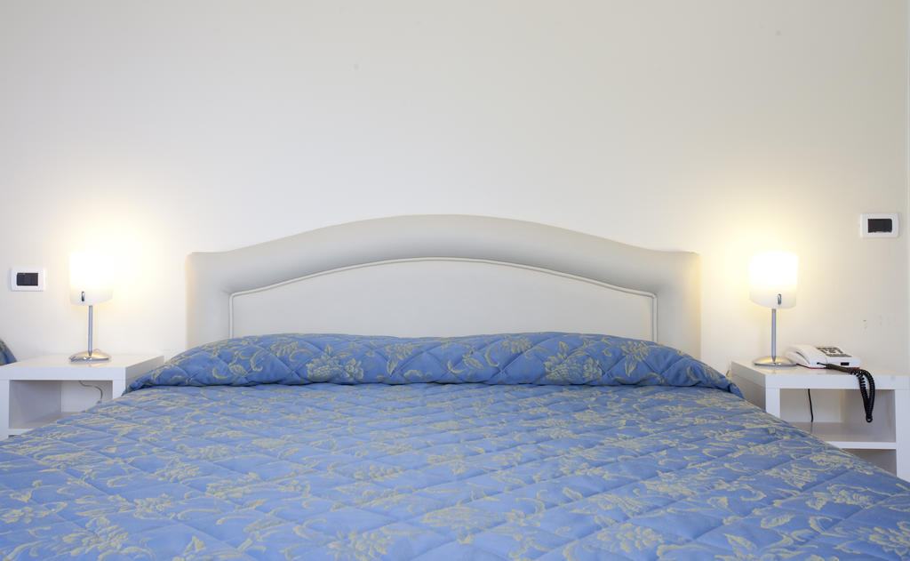 Hotel Grappolo D'Oro Pietrasanta Habitación foto